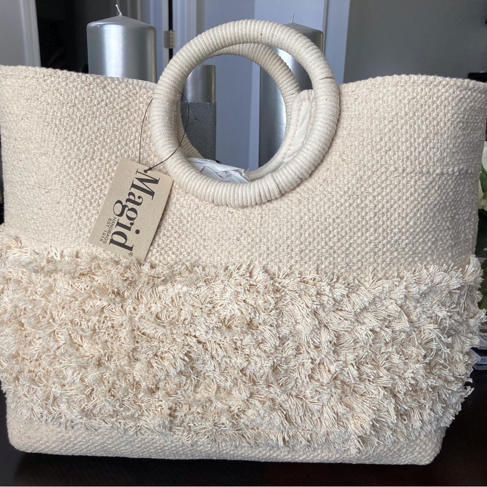 Magid brand beautiful beach bags. 🐚